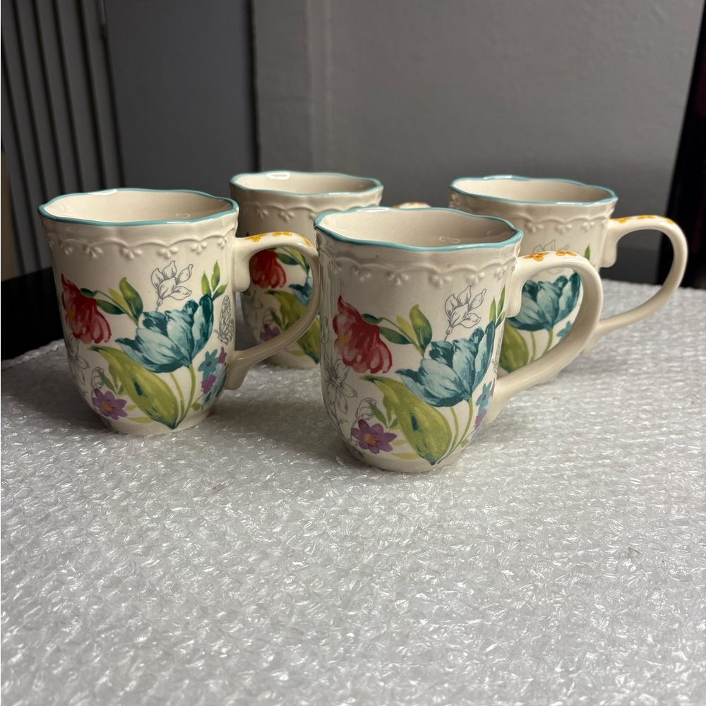 Pioneer Woman Blooming Bouquet Mugs
Set of four